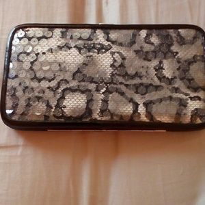 Im selling a printed women's wallet